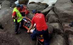 pedra-atinge-homem-em-porto-belo-e-obriga-resgate-dos-bombeiros-em-local-de-dificil-acesso