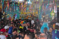 folia-continua:-carnaval-no-litoral-norte-de-sc-segue-repleto-de-atracoes